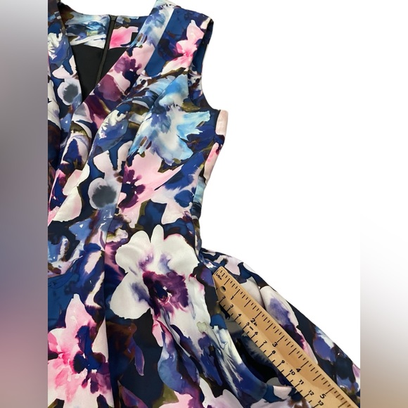 CUE Fit & Flare Floral Spring Dress Size 10 Knee Length Pockets Lined V Neck Zip - Picture 8 of 11